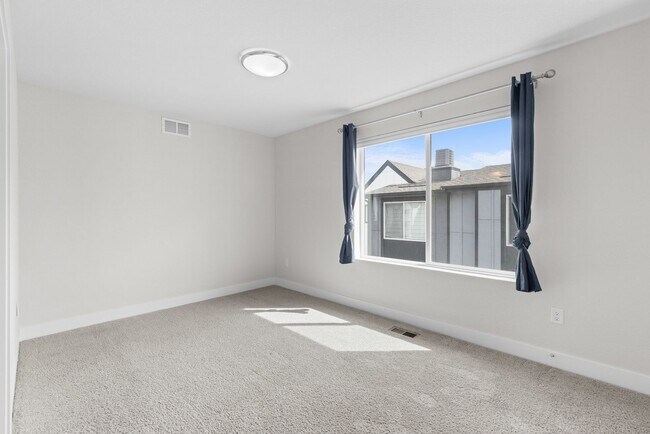 Building Photo - 1072 Eaton St