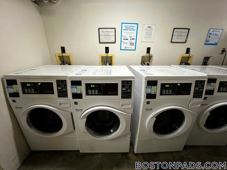 Building Photo - 40 Boylston St