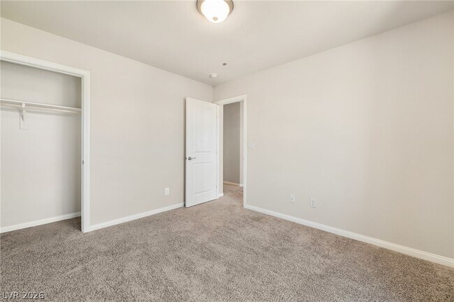 Building Photo - 472 Silverweed Ave
