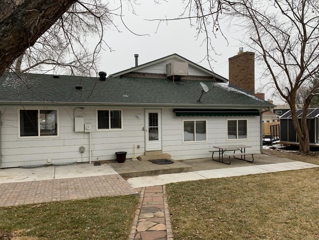 Building Photo - 6565 Zang St