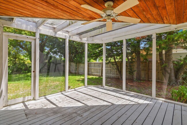 Building Photo - 2107 Brookview Dr