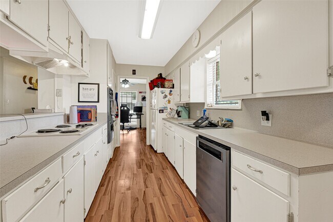 Building Photo - 1109 Frances Dr