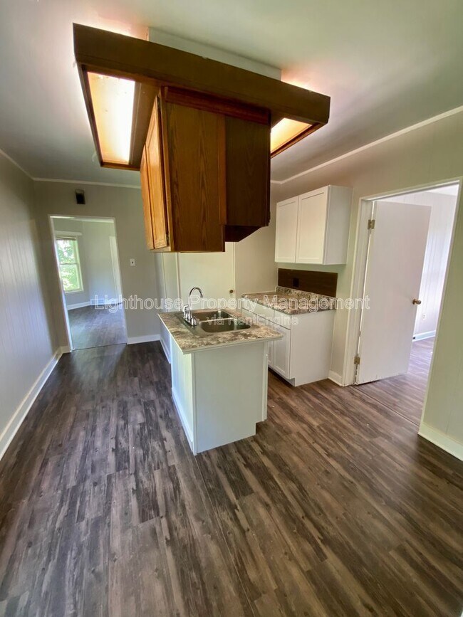 Building Photo - 98 E Van Buren St