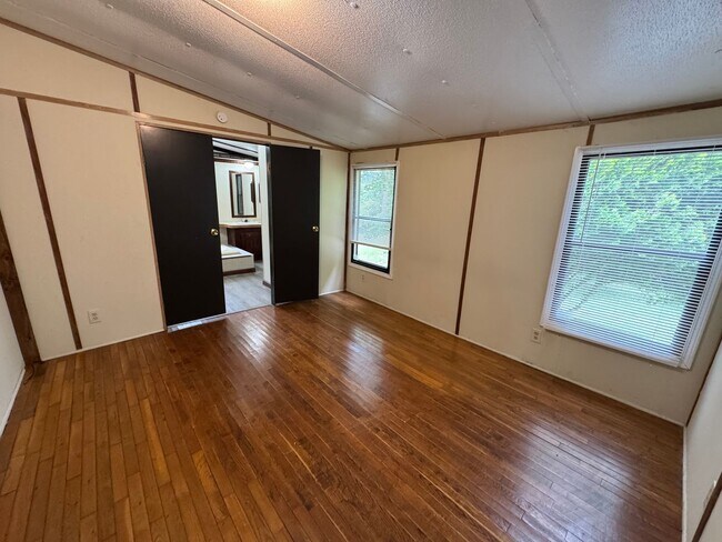 Building Photo - Private 3/2.5 Home with bonus room- $1,595