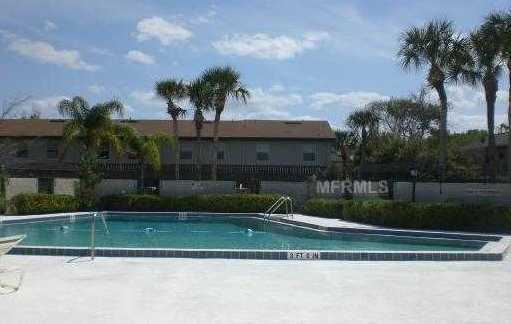 Building Photo - 2 bedroom 1 bath triplex located in the Semoran club subdivision.