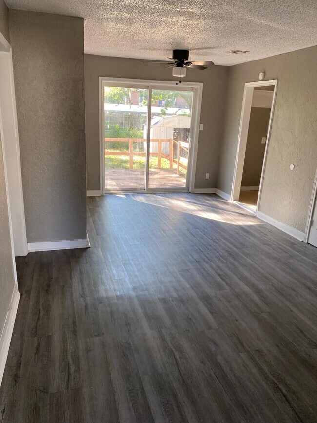 Building Photo - 210 W Jacobs Dr