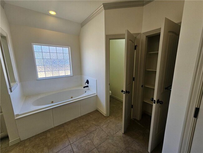 Building Photo - 2311 S Mont Blanc Ave