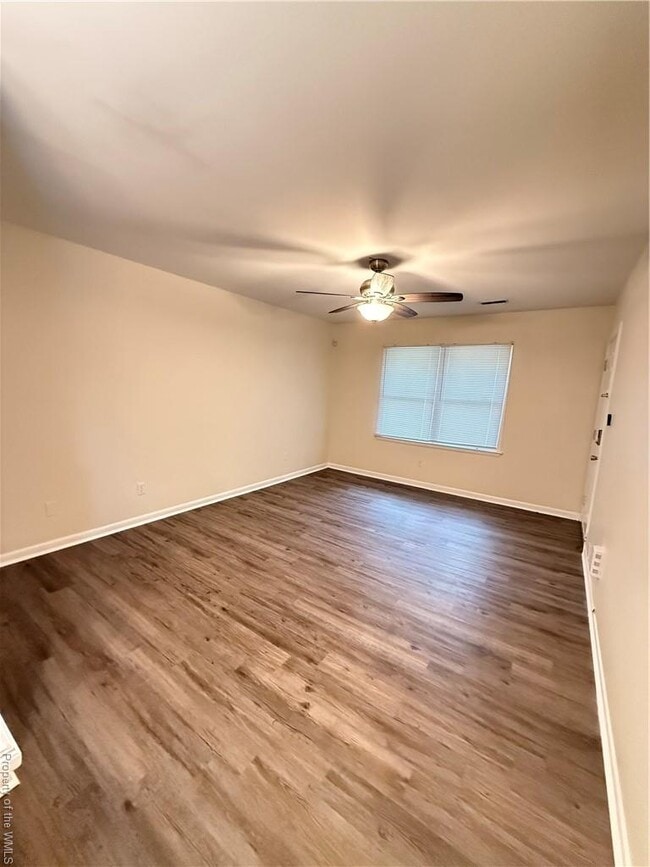 Building Photo - 105 Lewis Cir