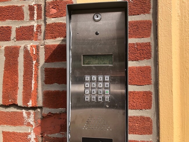 Building Photo - 332 61st St