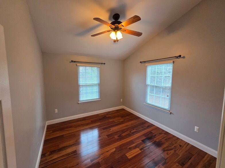 Room 3 - 115 Waltham Ct