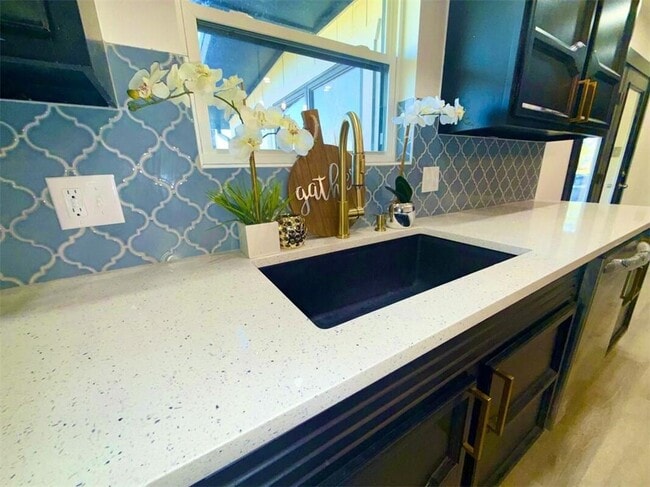 Building Photo - 303 S Promenade Blvd