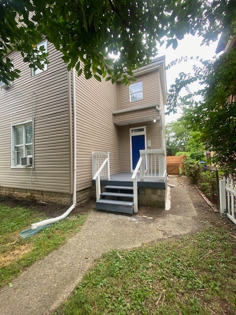 Building Photo - 598 Gilbert St