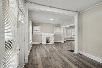 Building Photo - *MOVE IN SPECIAL* $250 Off First Full Month's Rent OR Free 55in TV!