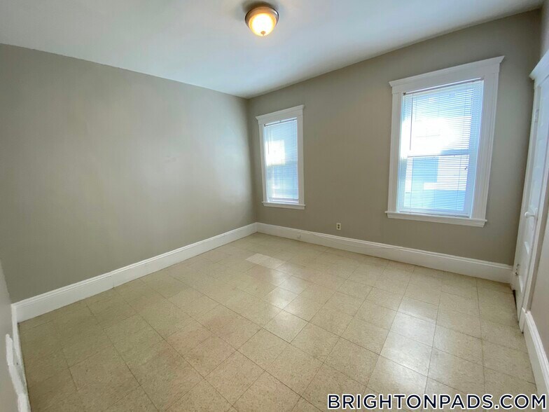 Building Photo - 348 Faneuil St