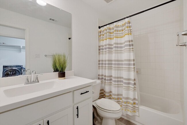 Building Photo - 205 Somerset Dr
