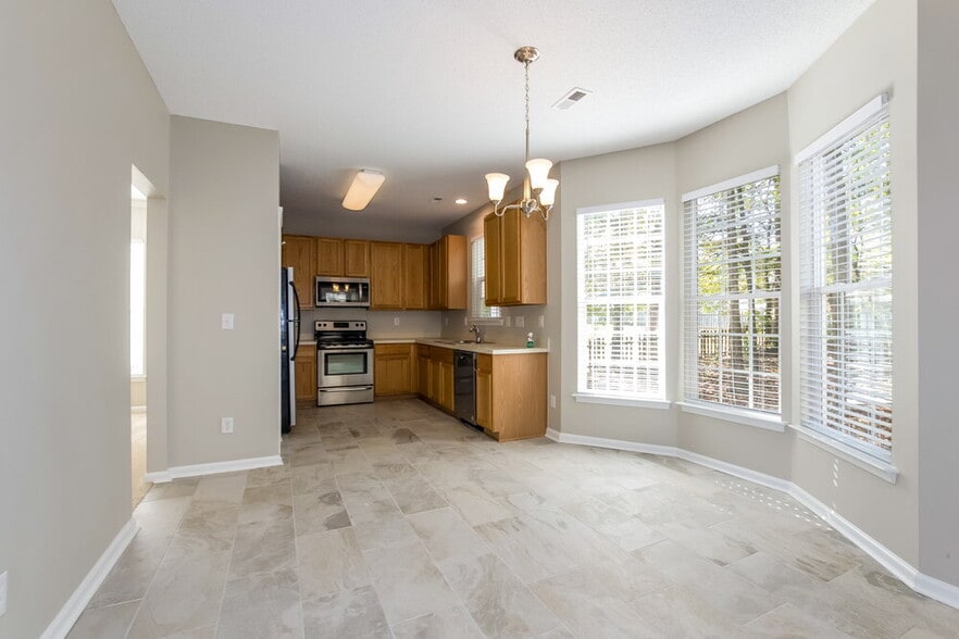 Building Photo - 4521 Hyperion Ct