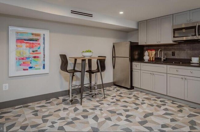 Building Photo - Experience stunning design and modern finishes in Columbia Heights!
