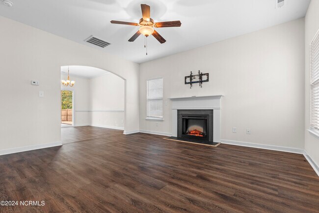 Building Photo - 200 Mia Ct