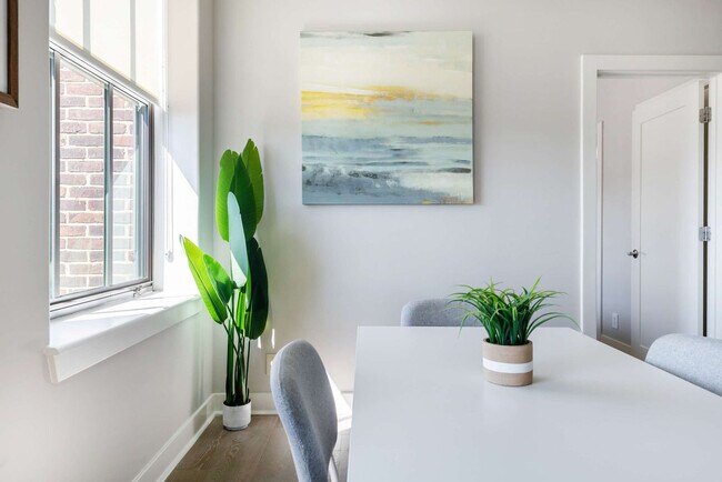 Building Photo - 10 Light St