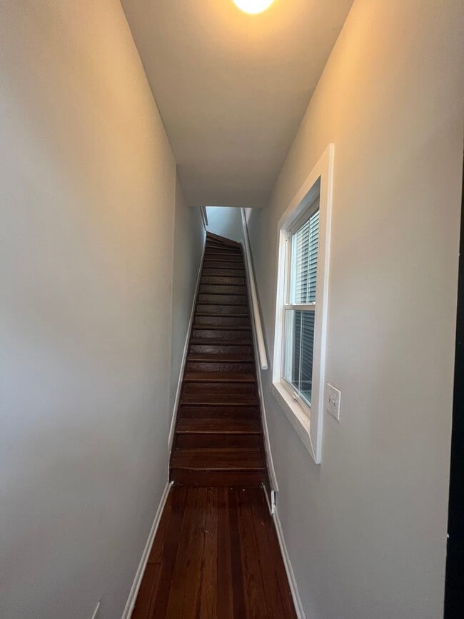 Building Photo - Charming Historic Duplex In the Heart if Savannah's Historic District