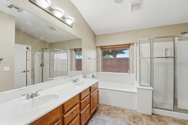 Building Photo - Maricopa Gem! 2,130 SF, Large Kitchen, AZ Room + Golf Course Living