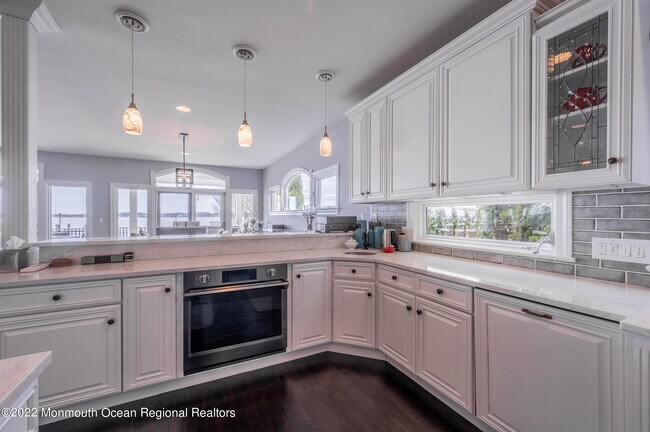 Building Photo - 709 Princeton Ave