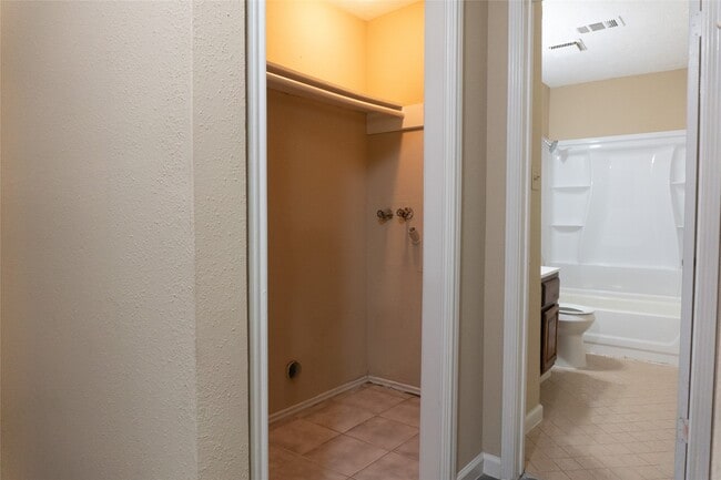 Building Photo - 8643 Causeway Dr