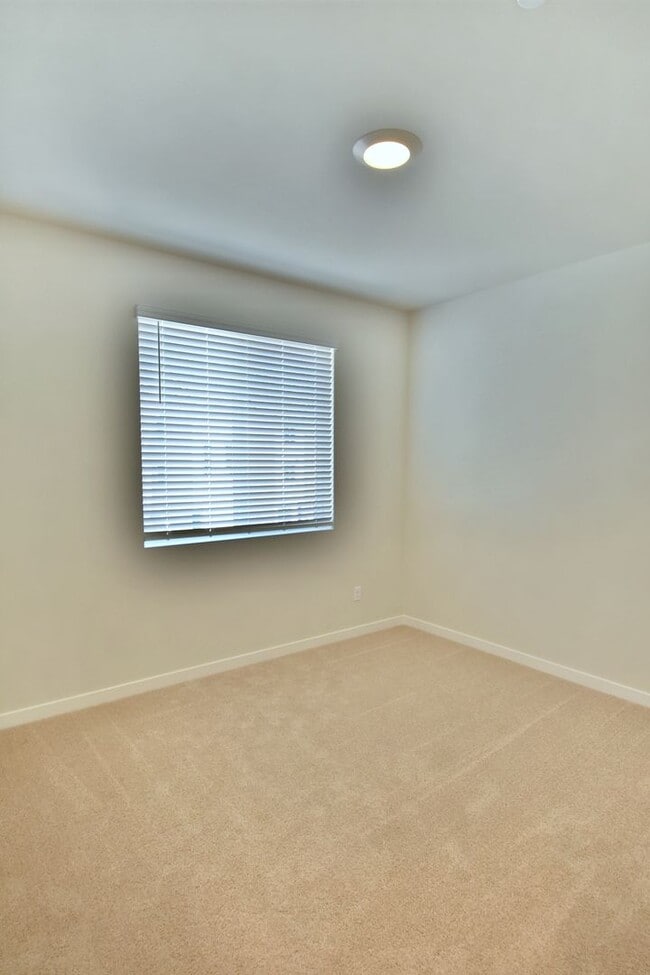 Building Photo - 3bd/2.5ba Lynnwood Townhome