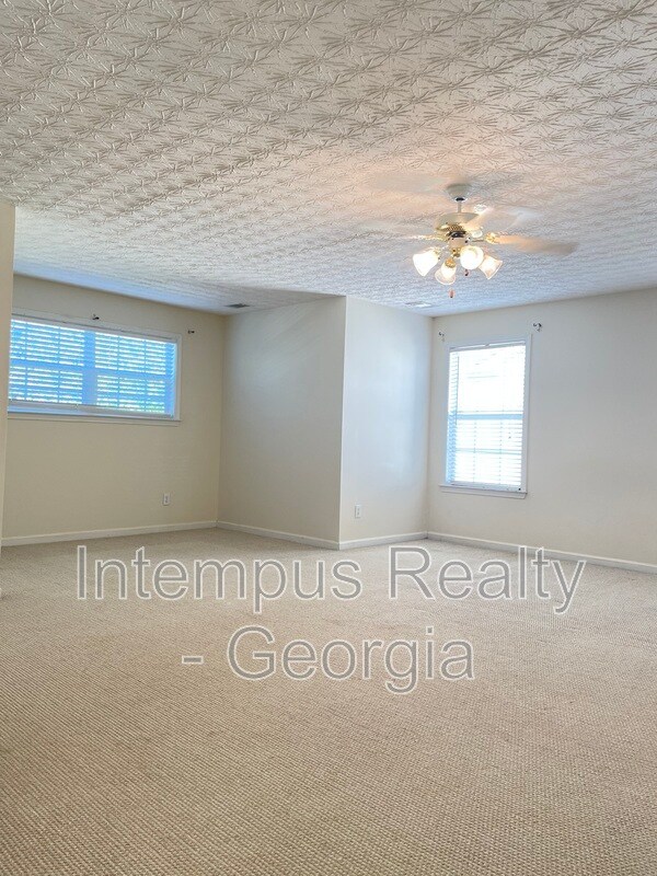 Building Photo - 2054 Pierce Way