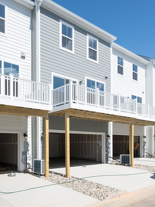 Building Photo - 2864 Sweetbay St