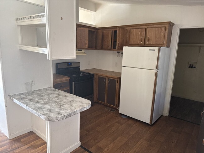 Primary Photo - Spacious Mobile Home for Rent – NEW heatin...