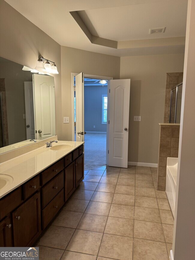 Building Photo - 5868 Norfolk ChaseRoad