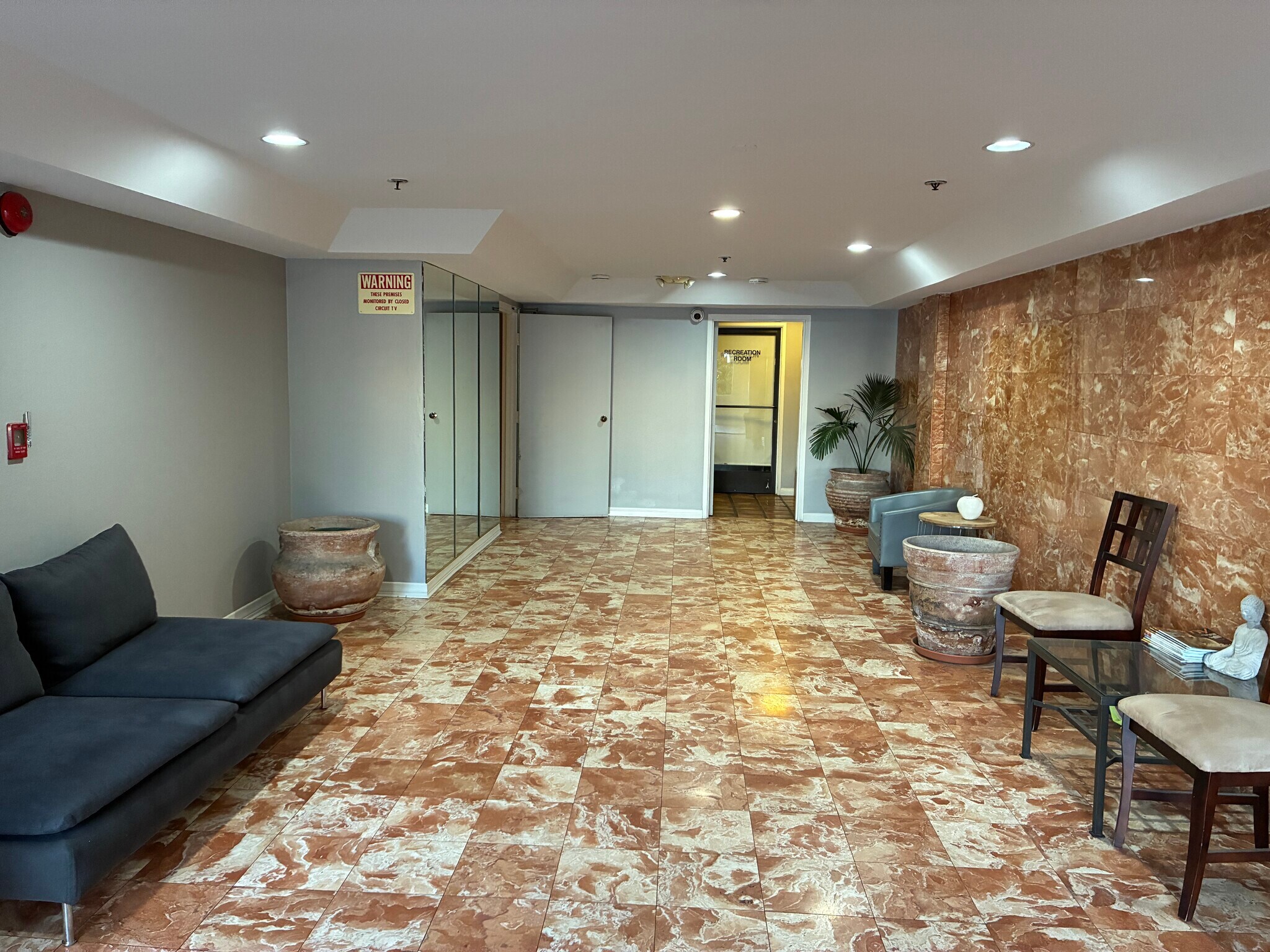 Building Photo - 5143 Bakman Ave