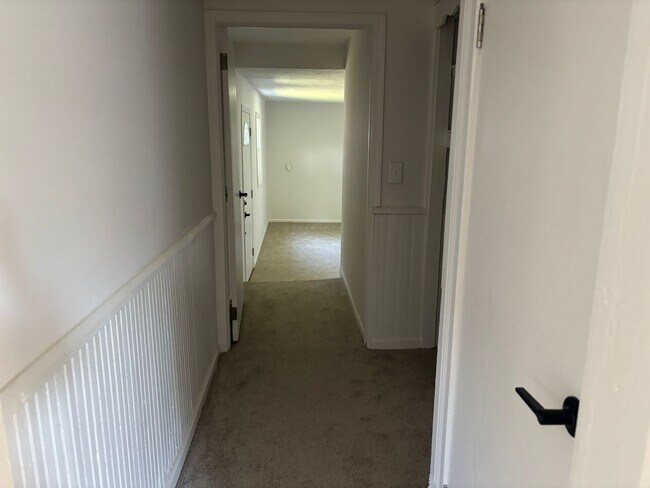 Building Photo - 924 S Madison St