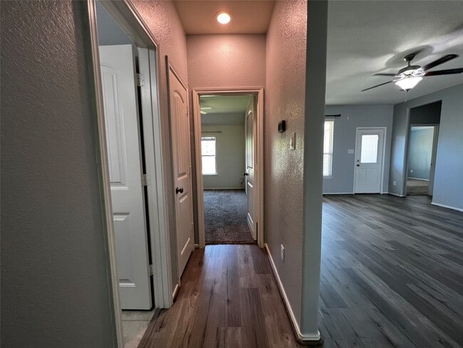 Building Photo - 20718 Laurel Rain Ct