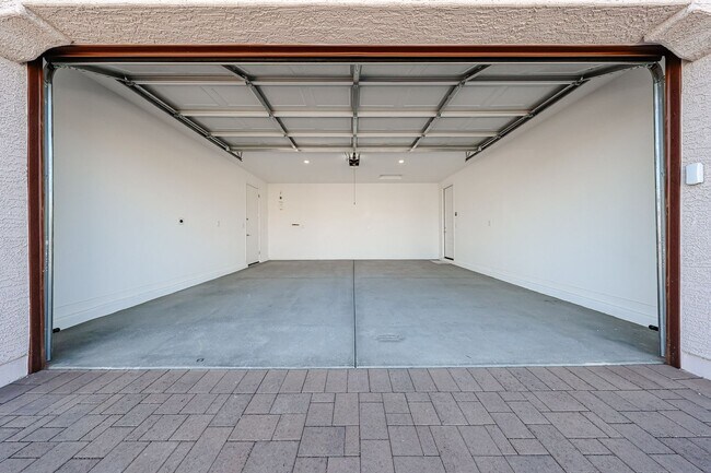 Building Photo - COMING SOON!! Recently built 5-Bedroom Home in Goodyear with Upgrades & Resort-Style Amenities