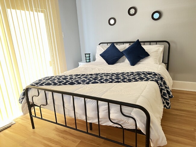 Building Photo - Coastal Charm Meets Comfort — Fully Furnished 2-Bedroom Retreat in Biddeford