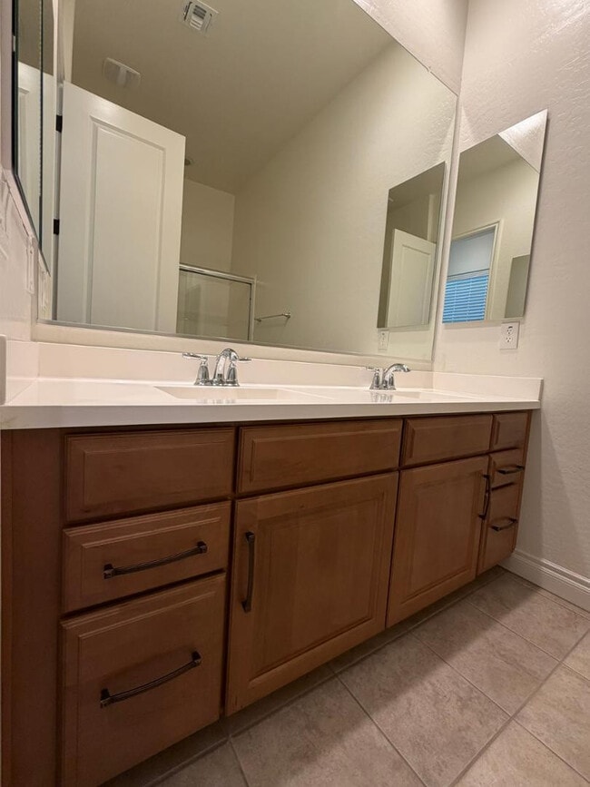 Building Photo - 9541 E Theia Dr