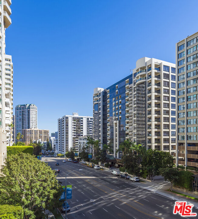 Building Photo - 10747 Wilshire Blvd