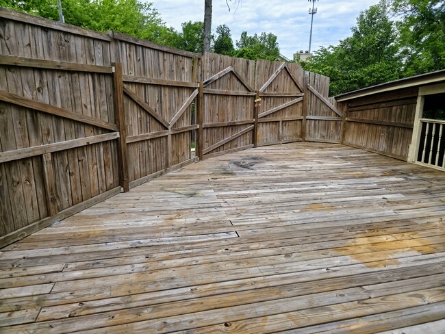 Building Photo - 5631 Red Barn Rd