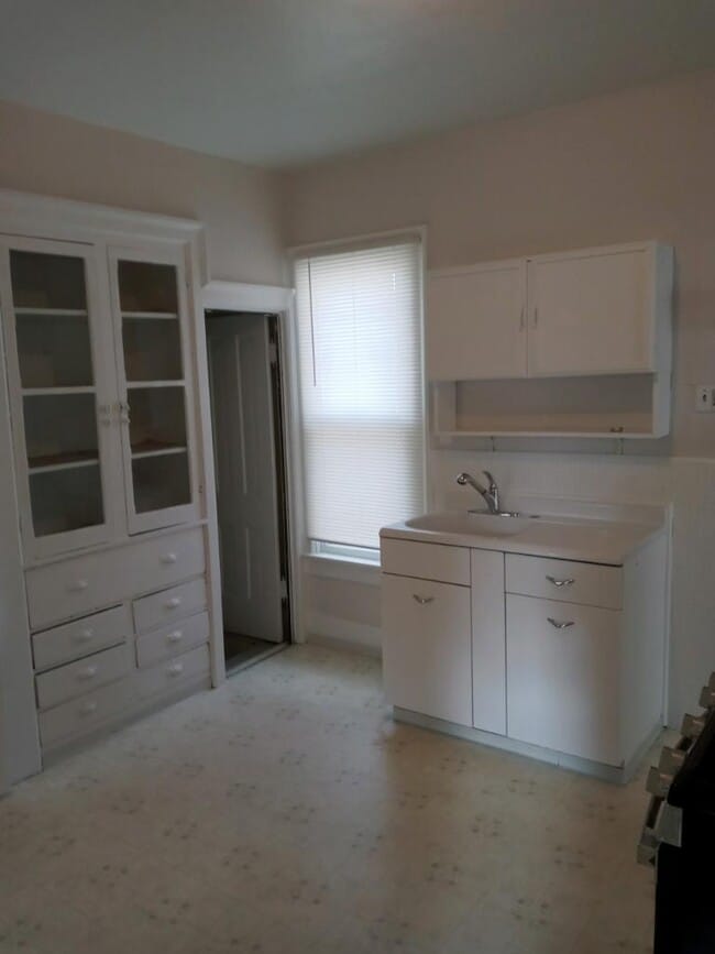 Building Photo - 110 S 11th St