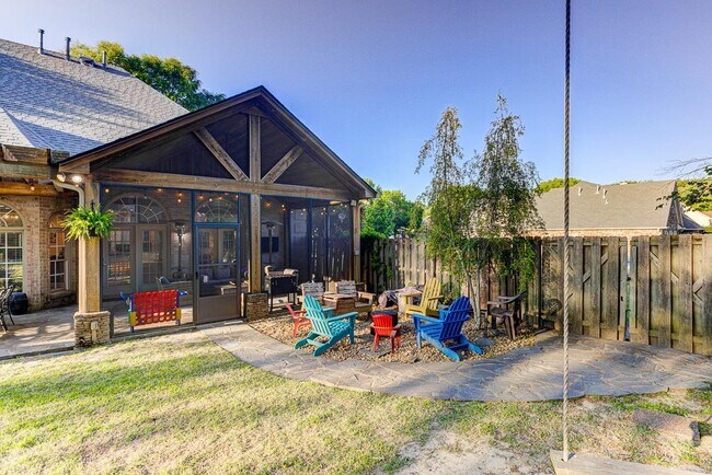 Building Photo - 1765 Hartwell Manor N