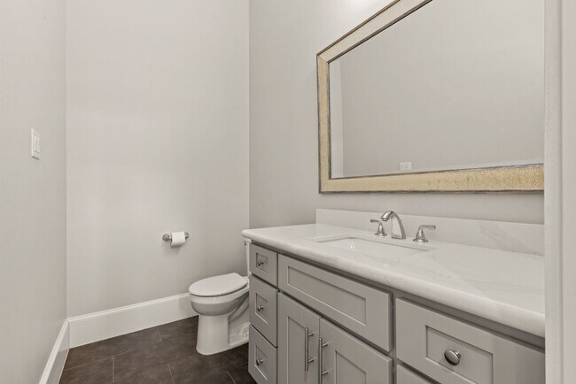 Building Photo - 8550 Ridgepoint Dr