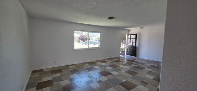 Building Photo - 55+ Community Two Bedrooms One Bath