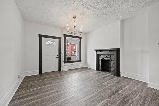 Building Photo - 941 E Whittier St