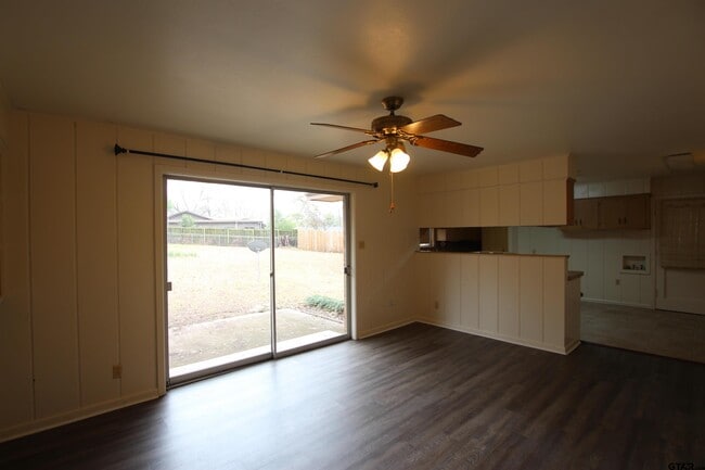 Building Photo - 2725 Tanglewood Dr