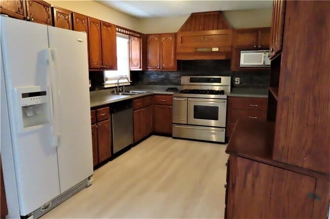 Building Photo - 2205 Loring Ct