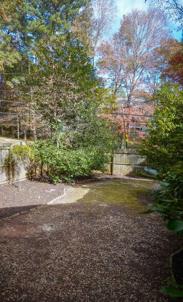 Building Photo - 3801 Lake Point Cir