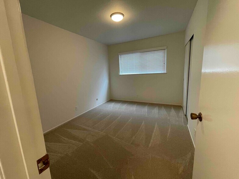 First bedroom. New carpet. - 3724 Edgefield Drive