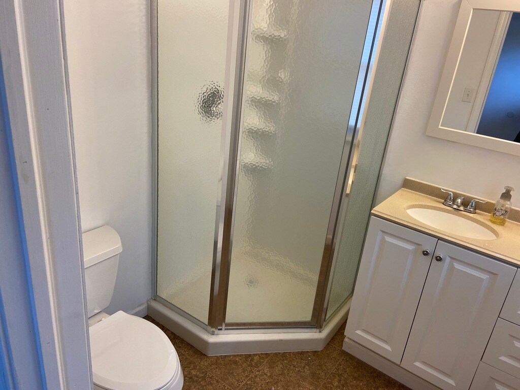 1 floor full bathroom - 114 Morgan Ave